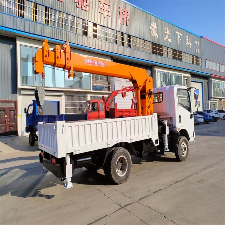 株洲市三轮随车吊定制 农用改装机自备吊中瑞长期出售